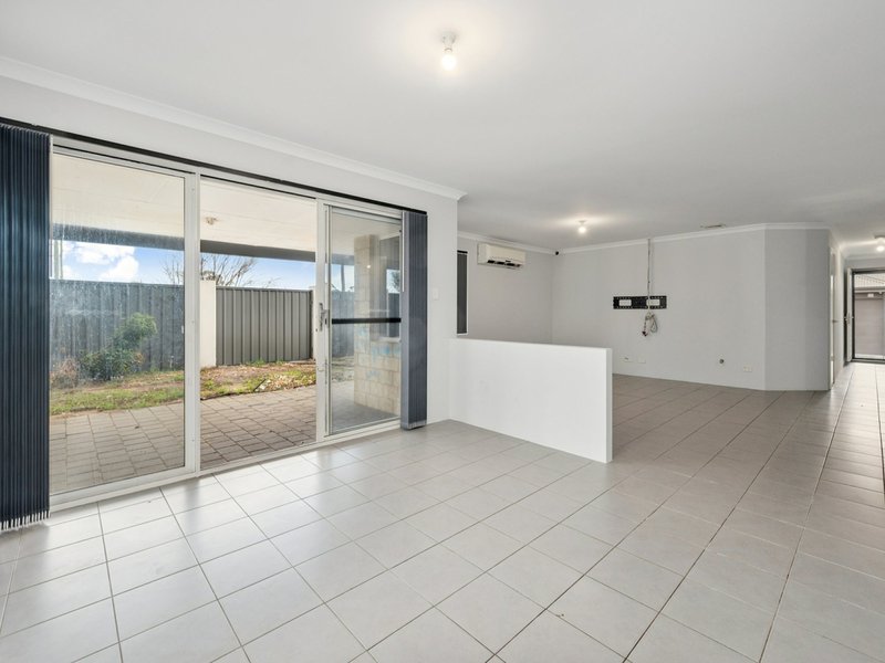 Photo - 1/121 Eighth Road, Armadale WA 6112 - Image 16