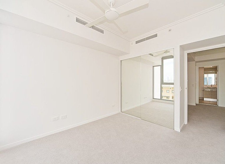Photo - 11210/8 Harbour Road, Hamilton QLD 4007 - Image 4