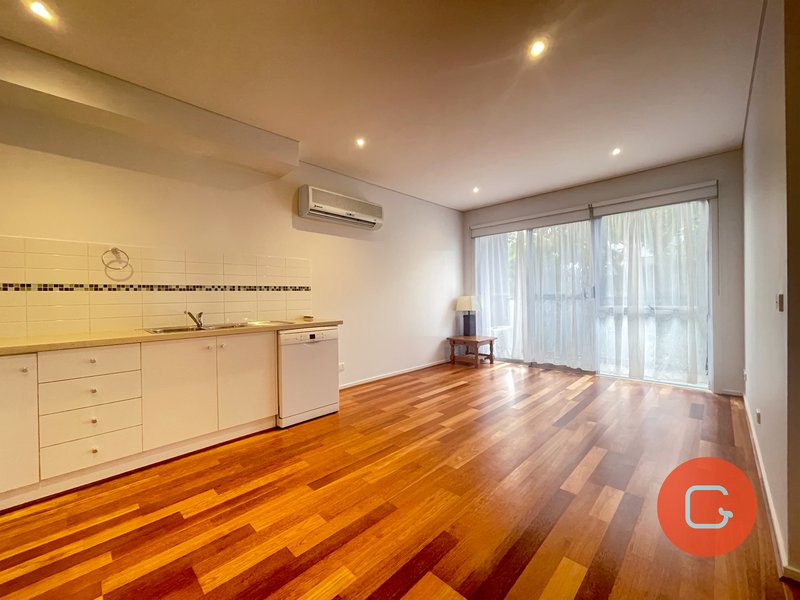 Photo - 11/213 Normanby Road, Notting Hill VIC 3168 - Image 2