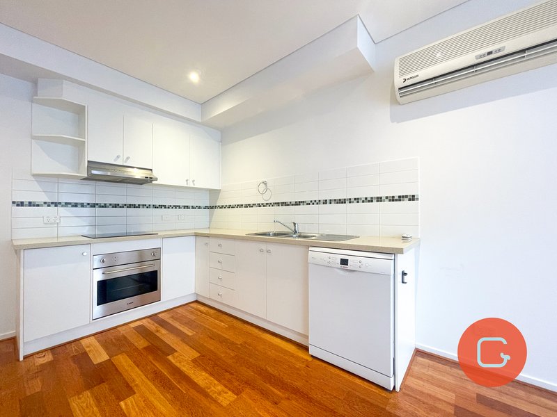 Photo - 11/213 Normanby Road, Notting Hill VIC 3168 - Image 3