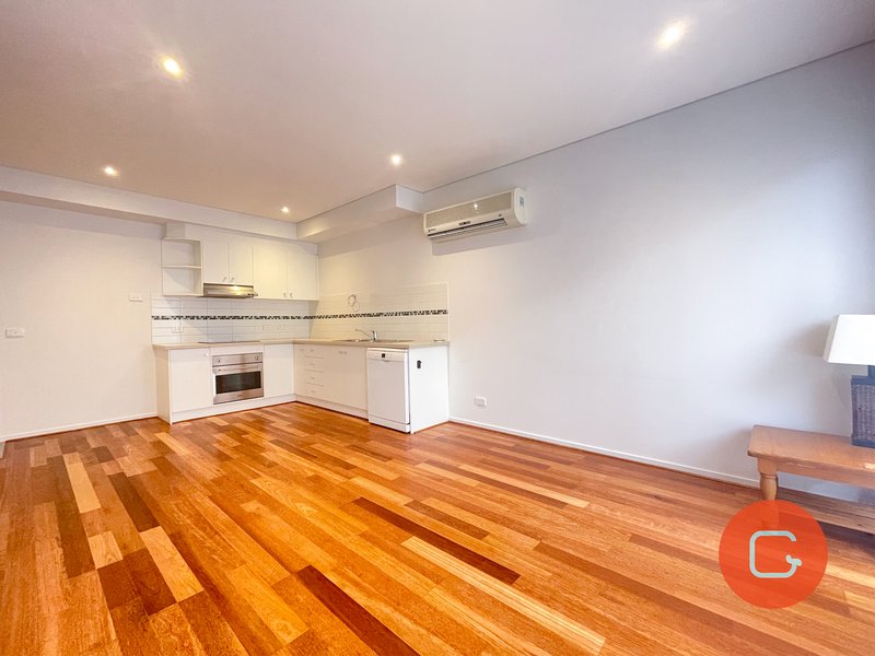 Photo - 11/213 Normanby Road, Notting Hill VIC 3168 - Image 4