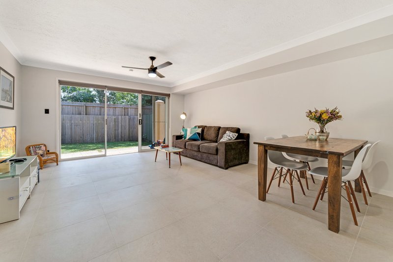 Photo - 11/215 Cottesloe Drive, Mermaid Waters QLD 4218 - Image 4