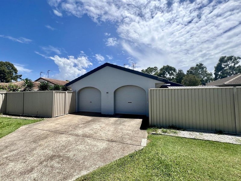 Photo - 1/122 Kumbari Avenue, Labrador QLD 4215 - Image 1