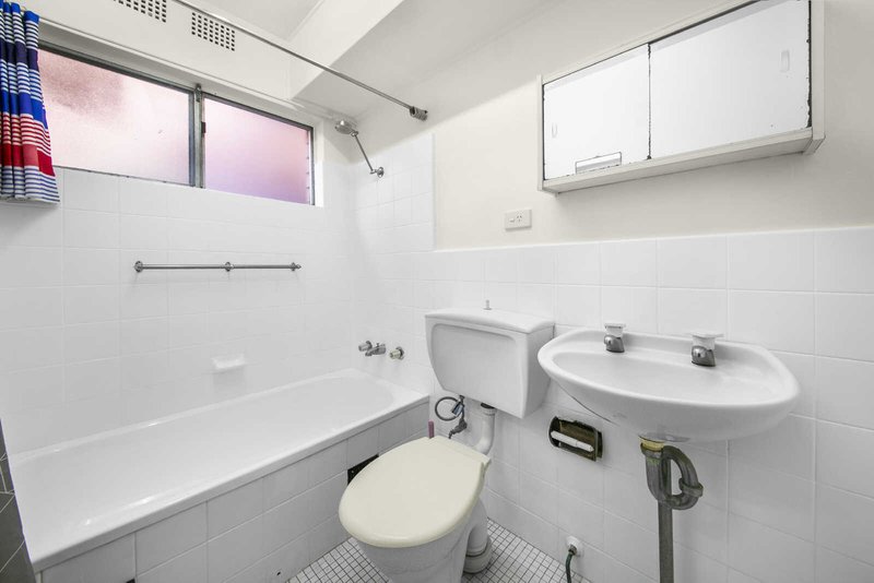 Photo - 11/22 Newman Street, Merrylands NSW 2160 - Image 5