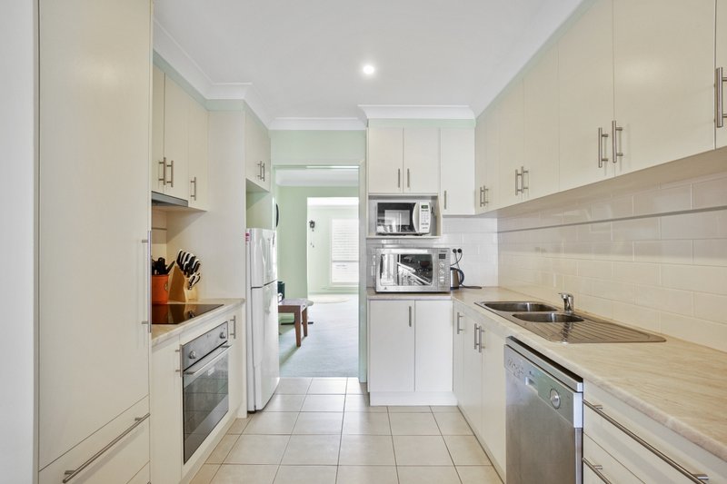 Photo - 1/122 Tower Road, Werribee VIC 3030 - Image 4