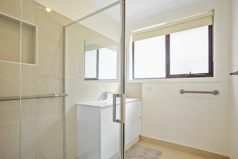 Photo - 1/122 Tower Road, Werribee VIC 3030 - Image 7