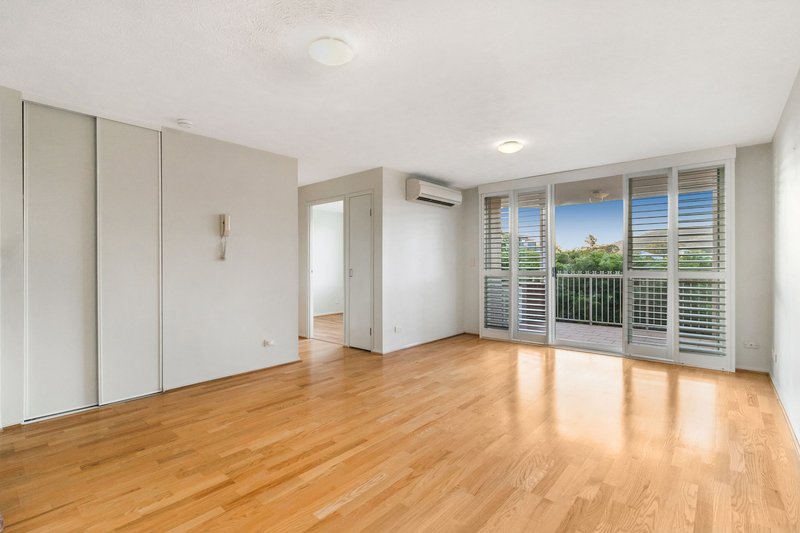 Photo - 11/22 York Street, Indooroopilly QLD 4068 - Image 6