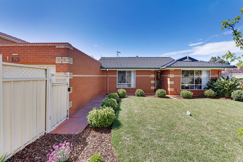 Photo - 1/123 Bridgewater Road, Craigieburn VIC 3064 - Image 4