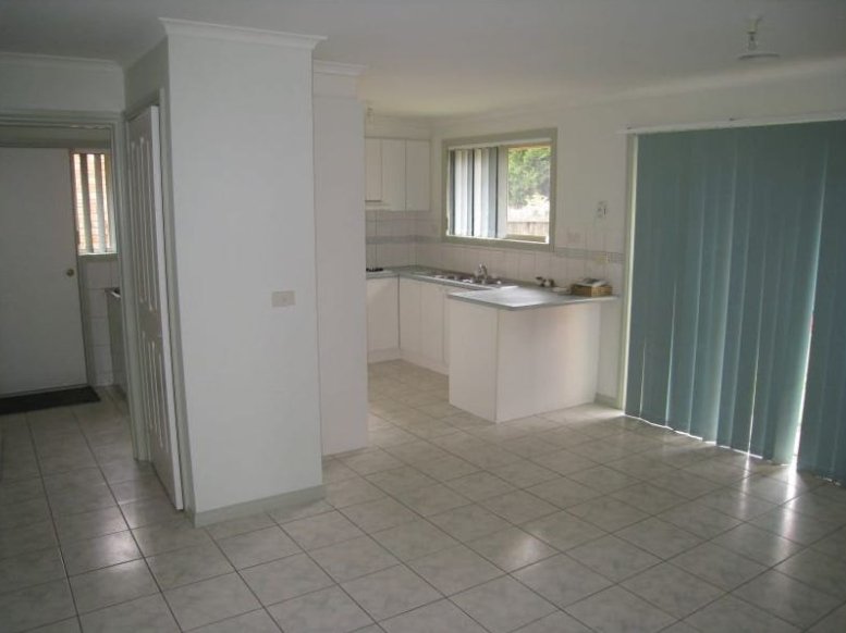 Photo - 1/123 Morang Drive, Mill Park VIC 3082 - Image 4
