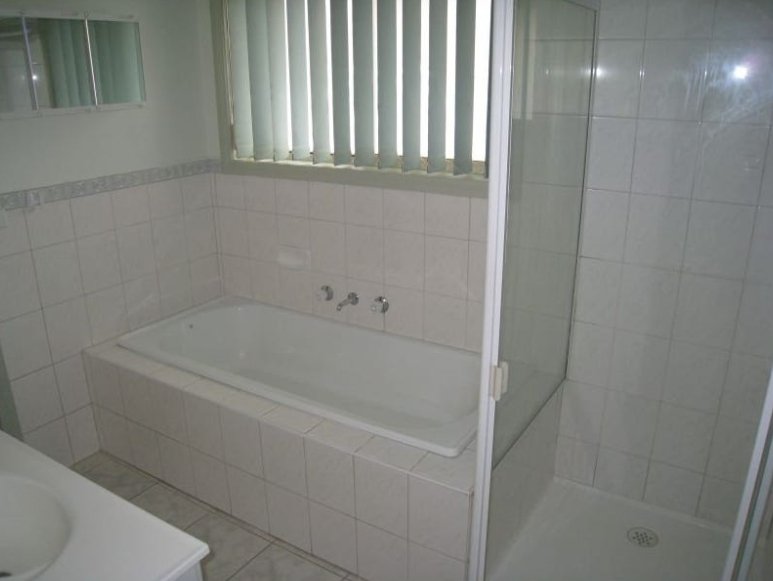 Photo - 1/123 Morang Drive, Mill Park VIC 3082 - Image 7