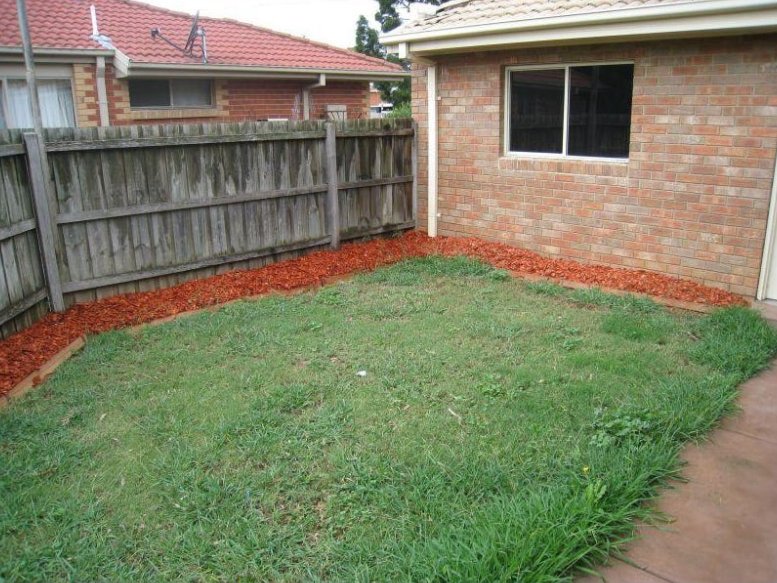Photo - 1/123 Morang Drive, Mill Park VIC 3082 - Image 8