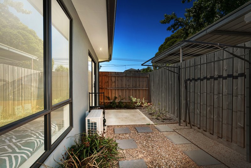 Photo - 1/123 St Vigeons Road, Reservoir VIC 3073 - Image 6