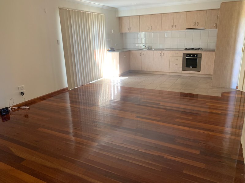Photo - 1/124 Purinuan Road, Reservoir VIC 3073 - Image 4