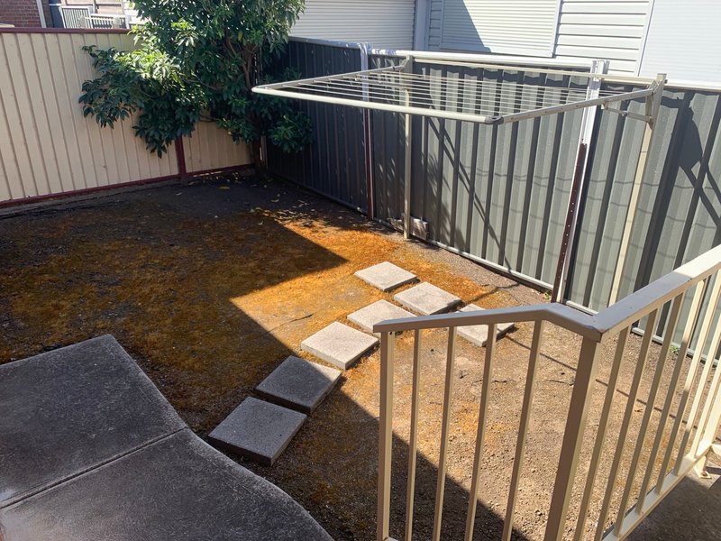 Photo - 1/124 Purinuan Road, Reservoir VIC 3073 - Image 10