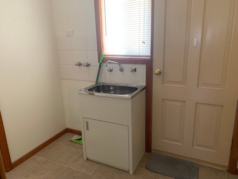Photo - 1/124 Purinuan Road, Reservoir VIC 3073 - Image 9