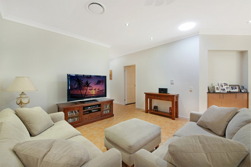 Photo - 11/27-33 Beachcomber Court, Burleigh Waters QLD 4220 - Image 10