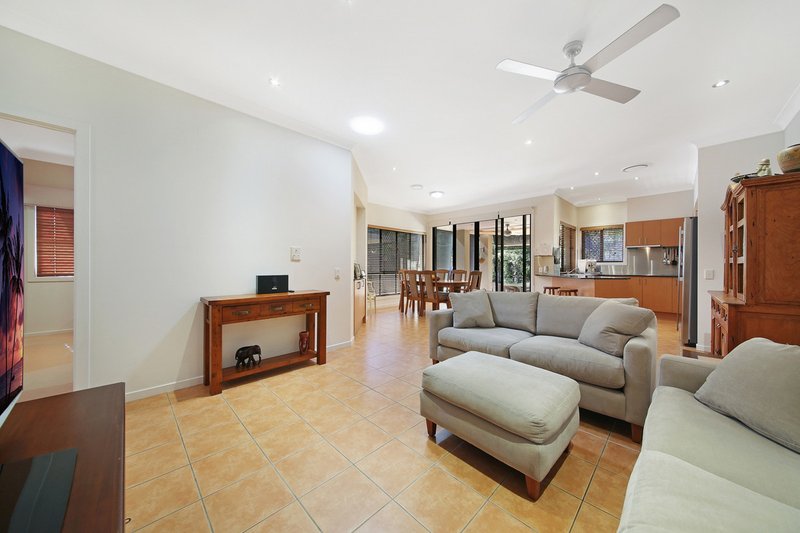 Photo - 11/27-33 Beachcomber Court, Burleigh Waters QLD 4220 - Image 11