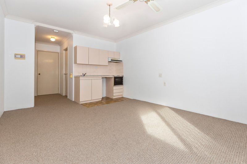 Photo - 112/7 Harman Road, Sorrento WA 6020 - Image 5