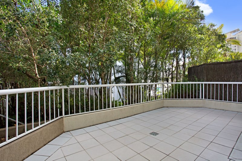 Photo - 11/27 Wharf Road, Surfers Paradise QLD 4217 - Image 3