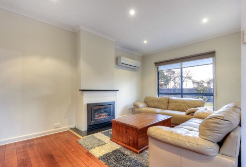 Photo - 1/128 Boldrewood Parade, Reservoir VIC 3073 - Image 3