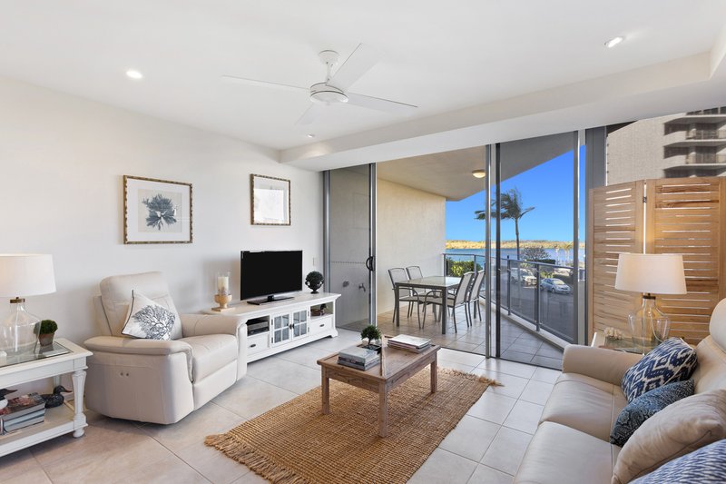 Photo - 1/128 Duporth Avenue, Maroochydore QLD 4558 - Image 2