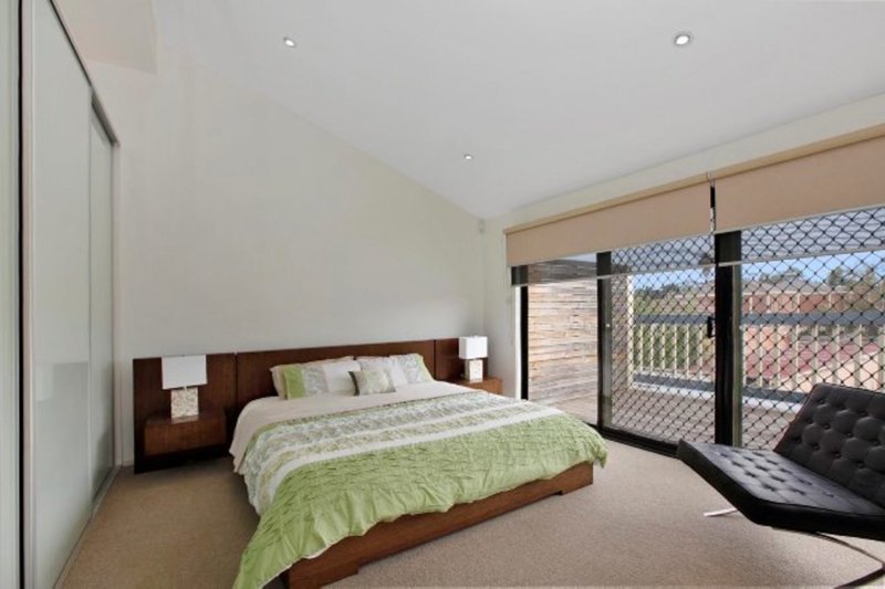 Photo - 1/128 St Vigeons Road, Reservoir VIC 3073 - Image 8