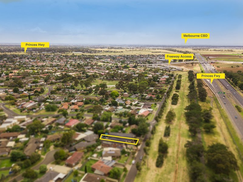 Photo - 1/128B South Ring Road, Werribee VIC 3030 - Image 3