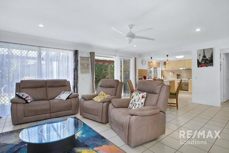 Photo - 11/29 Lachlan Drive, Wakerley QLD 4154 - Image 3