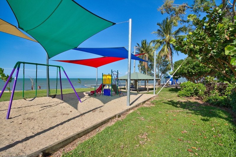 Photo - 1/129 Oleander Street, Holloways Beach QLD 4878 - Image 9