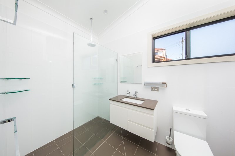 Photo - 112A Warringah Road, Narraweena NSW 2099 - Image 4