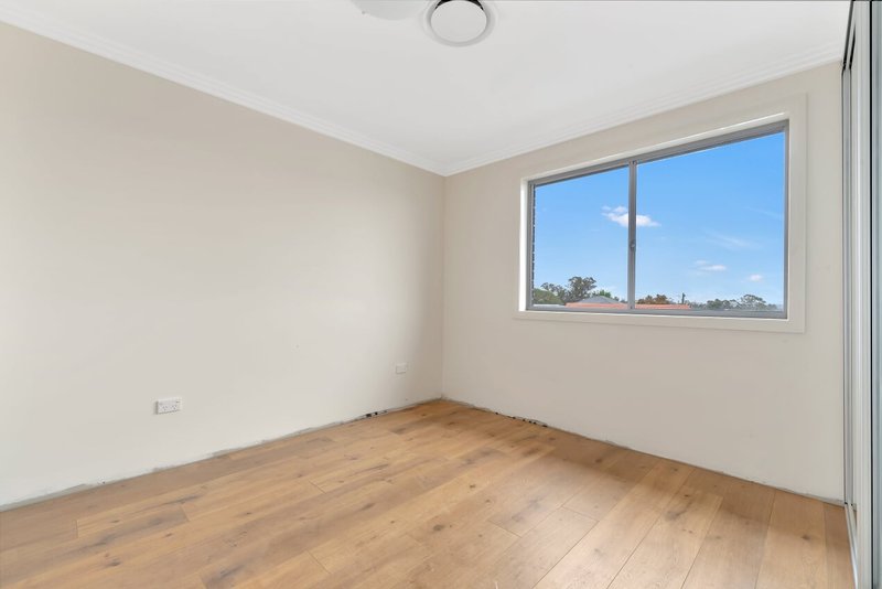 Photo - 1/13-15 Gibson Ave , Casula NSW 2170 - Image 4