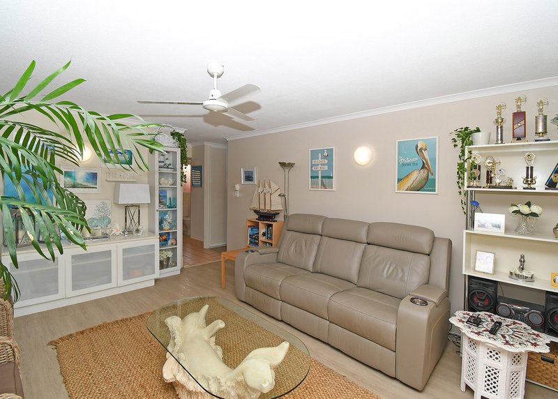 Photo - 1/13-15 Pulgul Street, Urangan QLD 4655 - Image 5