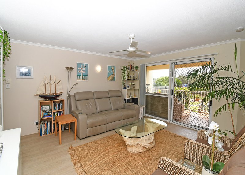 Photo - 1/13-15 Pulgul Street, Urangan QLD 4655 - Image 6