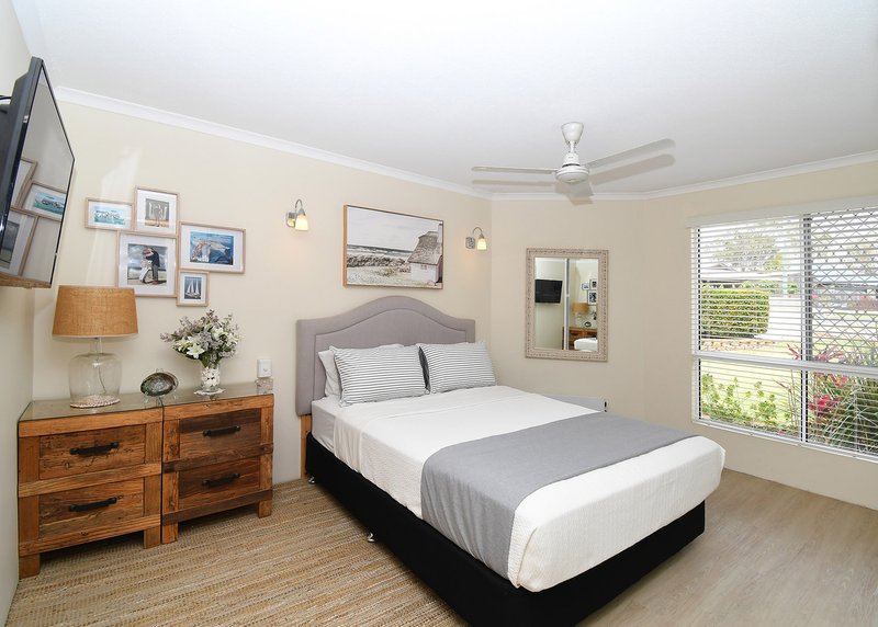 Photo - 1/13-15 Pulgul Street, Urangan QLD 4655 - Image 8