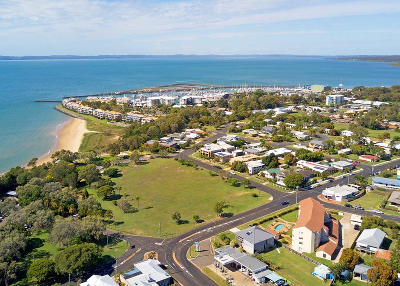 Photo - 1/13-15 Pulgul Street, Urangan QLD 4655 - Image 17