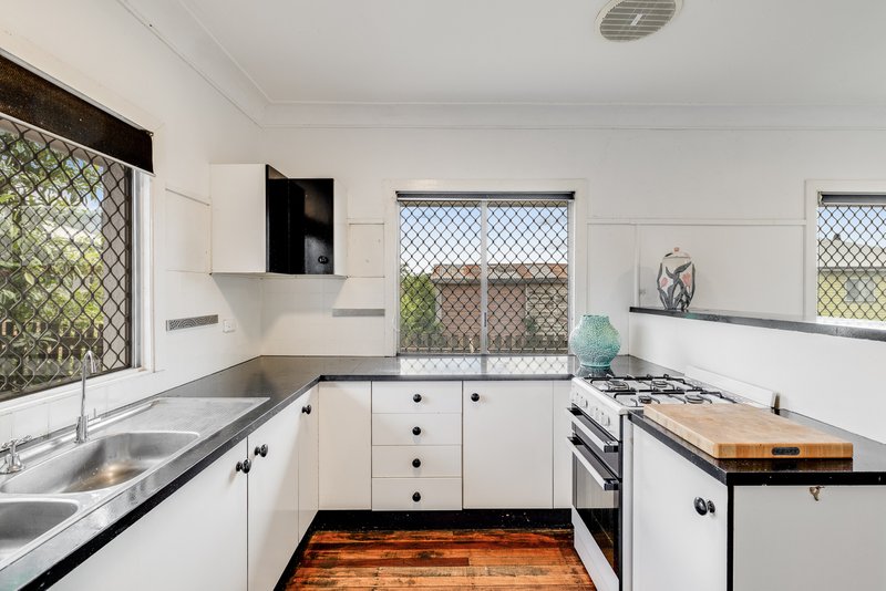 Photo - 113 Anzac Avenue, Newtown QLD 4350 - Image 9