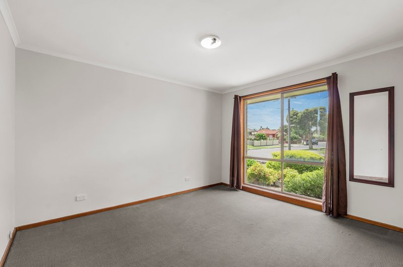 Photo - 1/13 Aranda Place, Epping VIC 3076 - Image 5