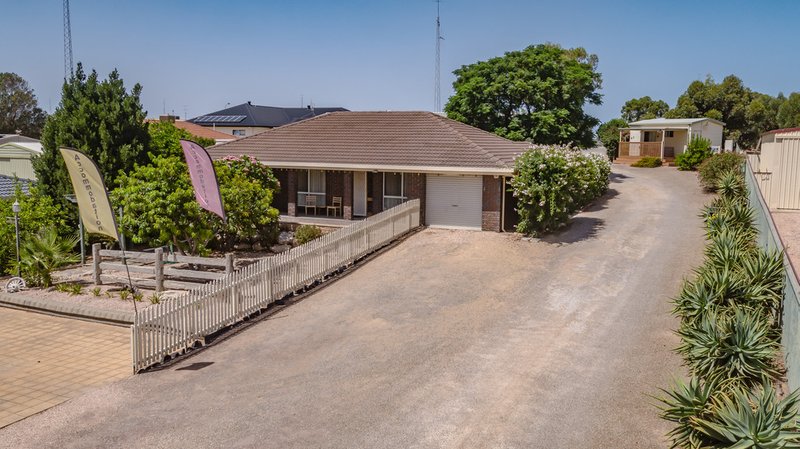 Photo - 113 Bay Road, Moonta Bay SA 5558 - Image 2