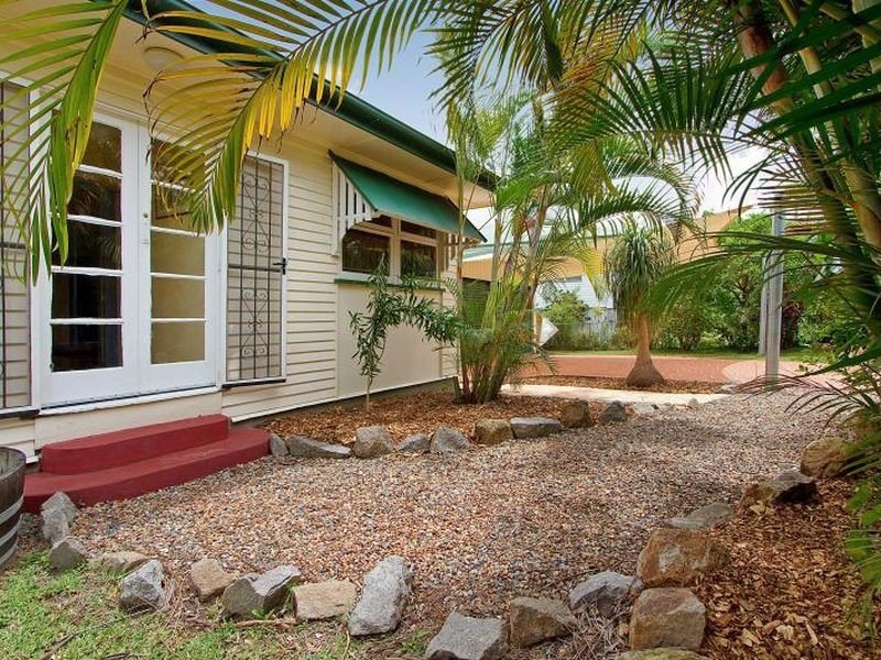 Photo - 113 Birdwood Road, Holland Park West QLD 4121 - Image 2