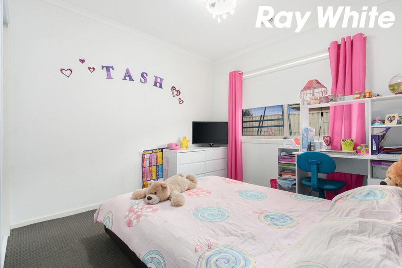 Photo - 113 Blue Horizons Way, Pakenham VIC 3810 - Image 9