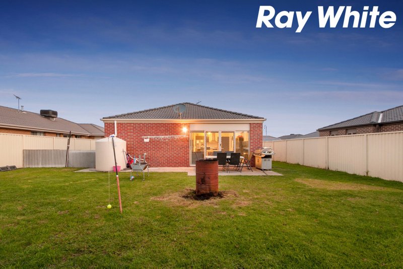 Photo - 113 Blue Horizons Way, Pakenham VIC 3810 - Image 13