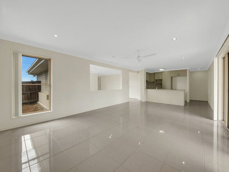 Photo - 113 Broadacres Drive, Tannum Sands QLD 4680 - Image 3