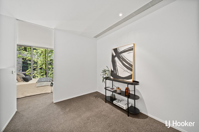 Photo - 11/3 Burbury Close, Barton ACT 2600 - Image 4