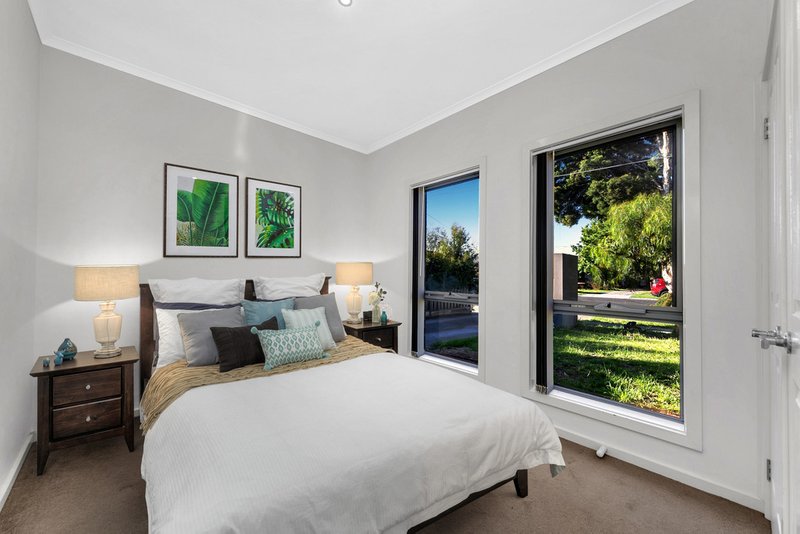 Photo - 1/13 Hall Street, Epping VIC 3076 - Image 12