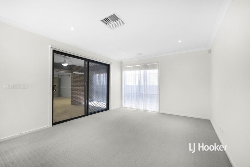 Photo - 113 Hummingbird Boulevard, Tarneit VIC 3029 - Image 8