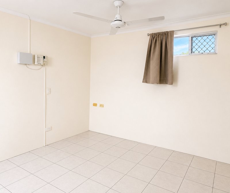 Photo - 1/13 Illuka Street, Currajong QLD 4812 - Image 2