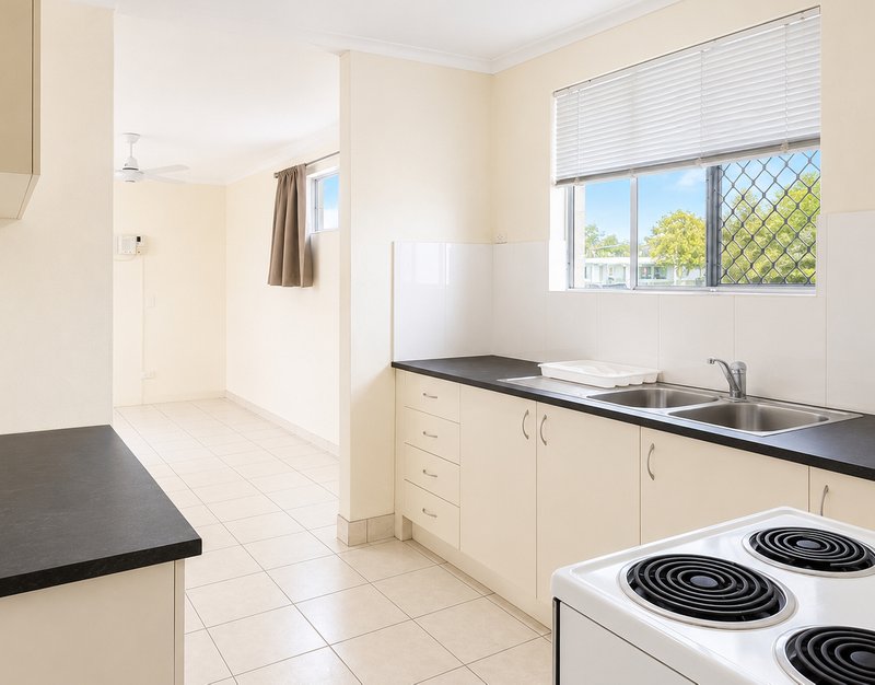 Photo - 1/13 Illuka Street, Currajong QLD 4812 - Image 3