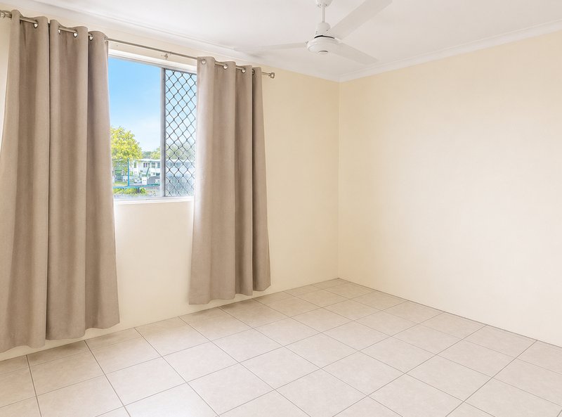 Photo - 1/13 Illuka Street, Currajong QLD 4812 - Image 4
