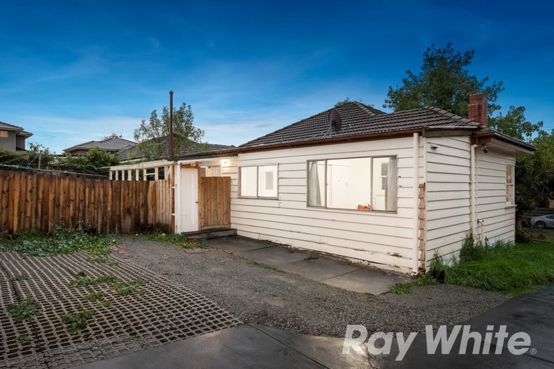 Photo - 1/13 Johnston Street, Burwood VIC 3125 - Image 8