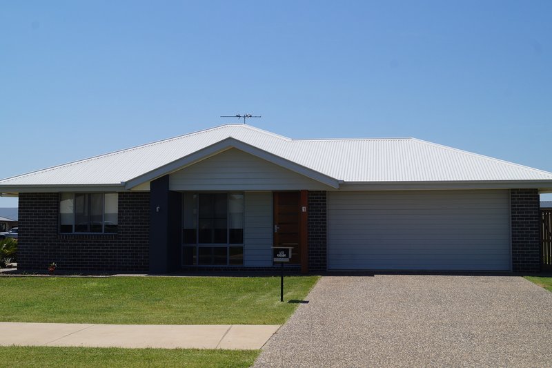 Photo - 1/13 Kassidy Drive, Emerald QLD 4720 - Image 1